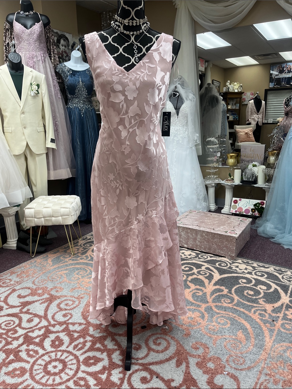 Elegant Floral Lace V-Neck Midi Dress - Shell Pink